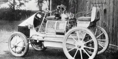 ¿Quién inventó los coches híbridos?
